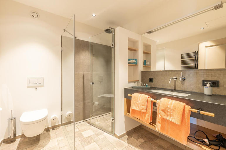 Bathroom 17
