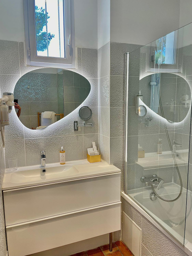Bathroom 3, Hotel & Spa de La Plage - Mahogany, Bouches-du-Rhône