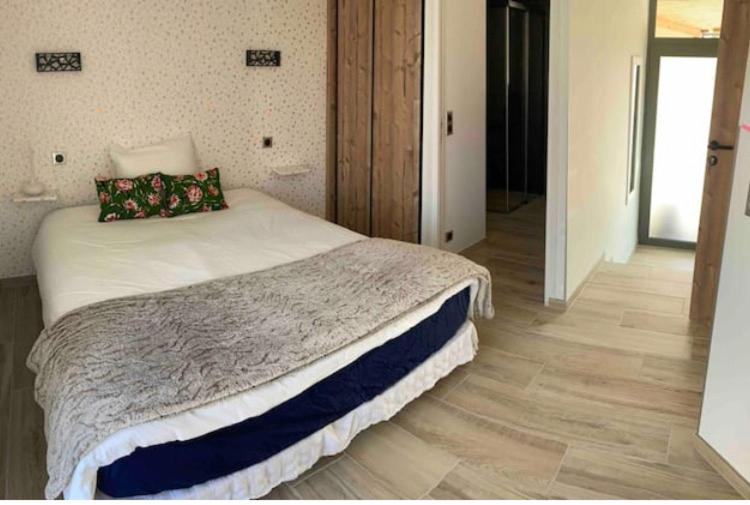 Others 2, Chambre avec salle de bains privative, Marne