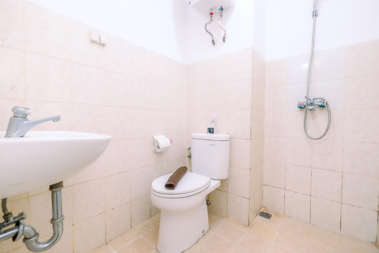 Bathroom 5, Good Deal And Homey Studio At Park View Condominium, Depok