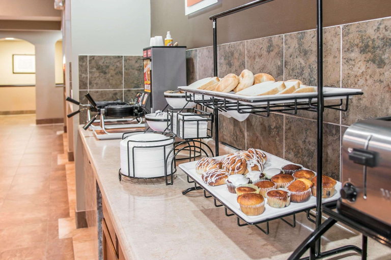 Food & Drinks 5, Country Inn & Suites By Radisson, Battle Creek, MI, Calhoun
