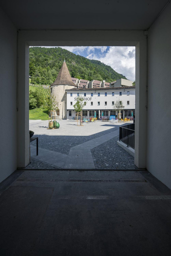 Others 5, Bogentrakt Hostel, Plessur