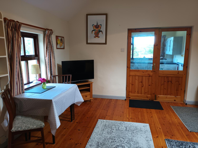 Others 2, Sea View 1-Bed Cottage Sleeps 2 w Private Garden