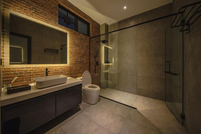 Bathroom 4, Alivila, Muar