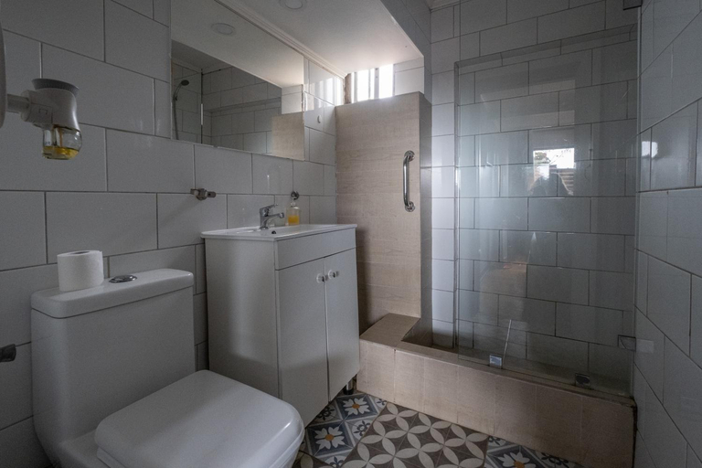 Bathroom 3, LOF Hostal, Cardenal Caro