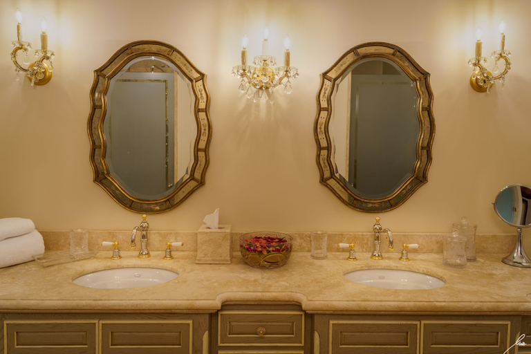 Bathroom, Château Okanagan, Central Okanagan