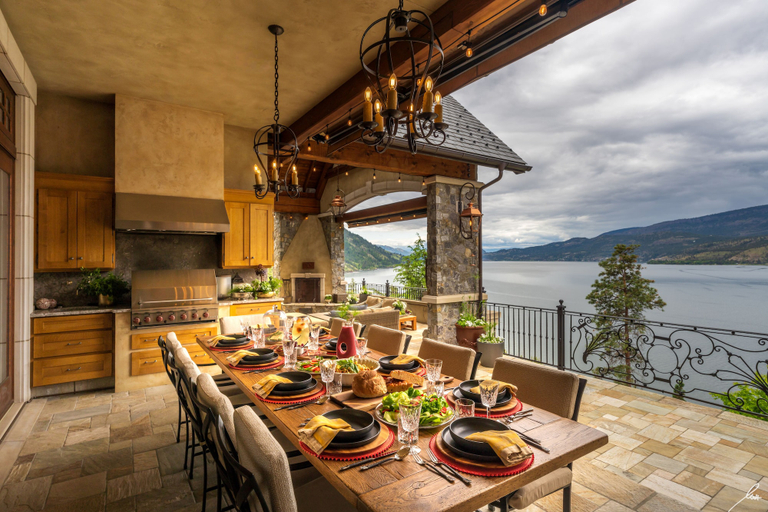 Food & Drinks 4, Château Okanagan, Central Okanagan