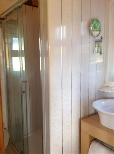 Others 4, Angies Den - hot tub & views, Flintshire