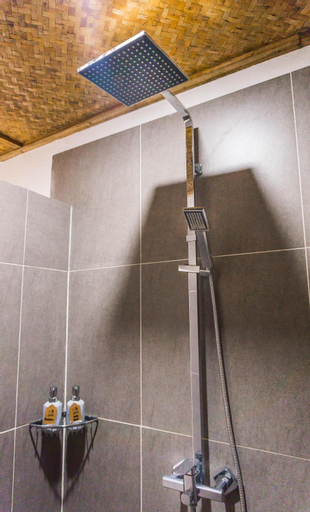 Bathroom 13