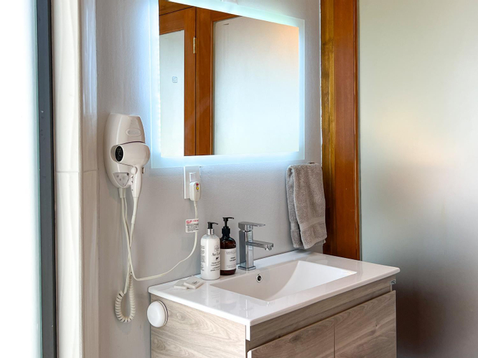 Bathroom 13