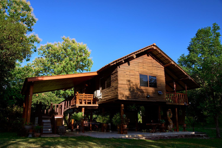 Exterior 1