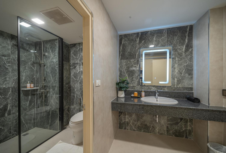 Bathroom 12