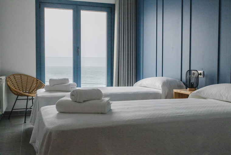 Bedroom 2, Hostal Nautico de Razo, A Coruña