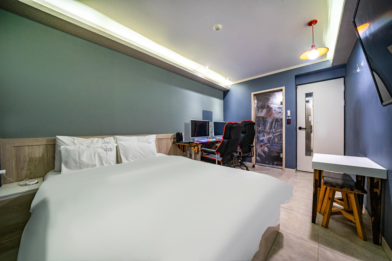 Others 4, Oops Hotel, Suyeong