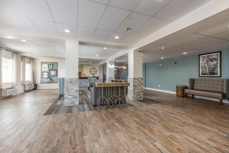 Public Area, Oak Ridge at Branson, Taney