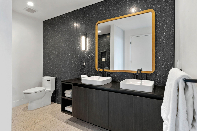 Others 3, 20th FL 1BR | Heated Pool | Gym | Bar | Balcony, Travis