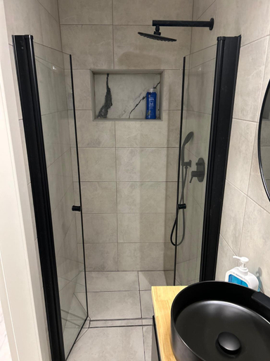 Shower, Jerusalem MALHA View
