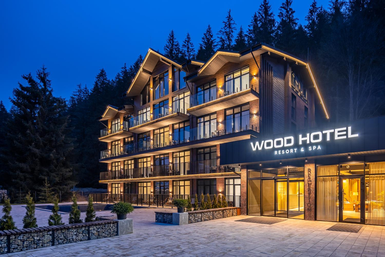 Exterior & Views