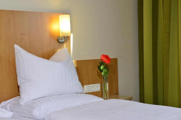 Bedroom 2, PLAZA INN Leonberg, Böblingen