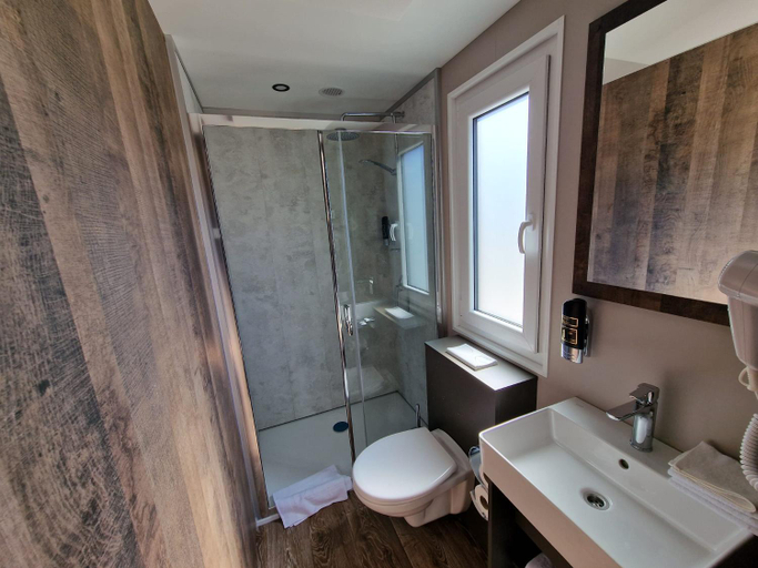 Bathroom 4, Seaside-Resort, Kitzingen