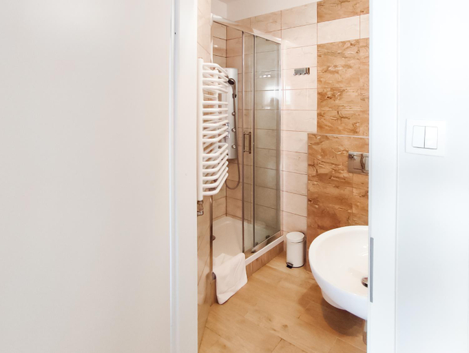 Bathroom 4, Apart Rooms & Apart Hostel S8, Warsaw