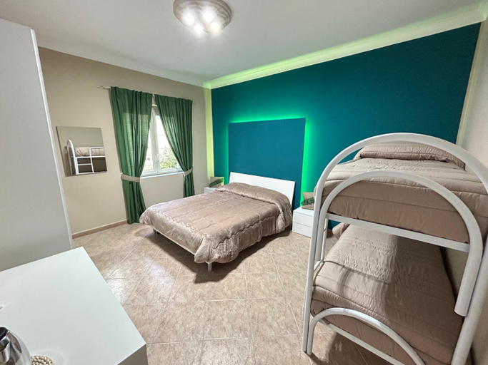 Bedroom 2, Skycity B B, Napoli