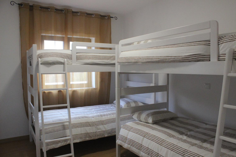 Others 5, Casa Dona Alzira, Arganil