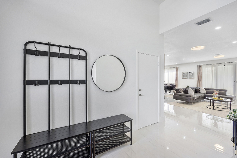 Others 4, Avi Lux Stay III, Miami-Dade