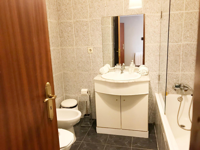 Bathroom 2, ON Apartments - Clerigos, Porto