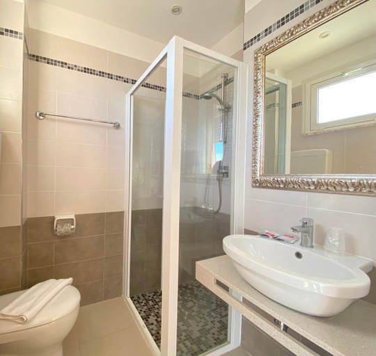 Bathroom 3, Hotel Ravello Adults Only, Rimini