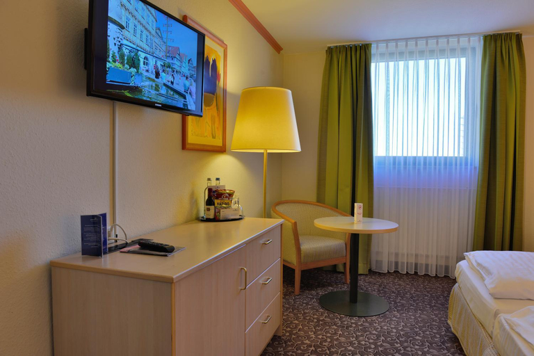 Bedroom 4, PLAZA INN Leonberg, Böblingen