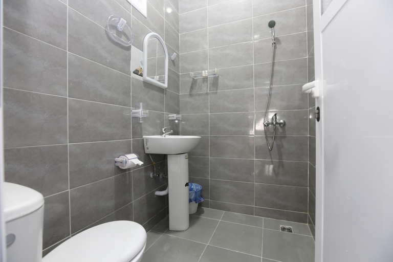Bathroom, Velasquez apartment, Tanger-Assilah