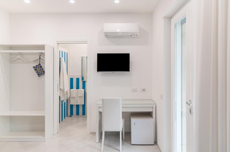 Others 3, Blue Coral Suite B&B, Napoli
