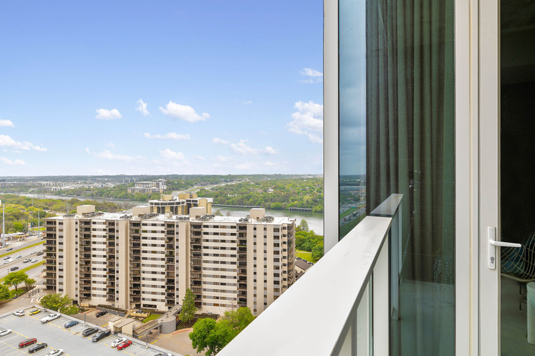 Others 2, 20th FL 1BR | Heated Pool | Gym | Bar | Balcony, Travis