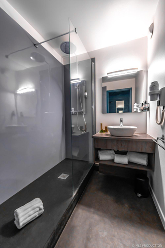 Bathroom 5, Les Hauts de Kerano, Côtes-d'Armor