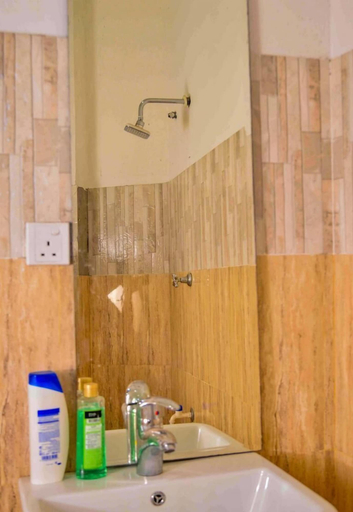 Bathroom 3, Lakdinu Apartments, Ja-Ela