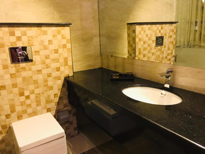 Bathroom 4, Royaute Luxury Hotel Sialkot, Gujranwala