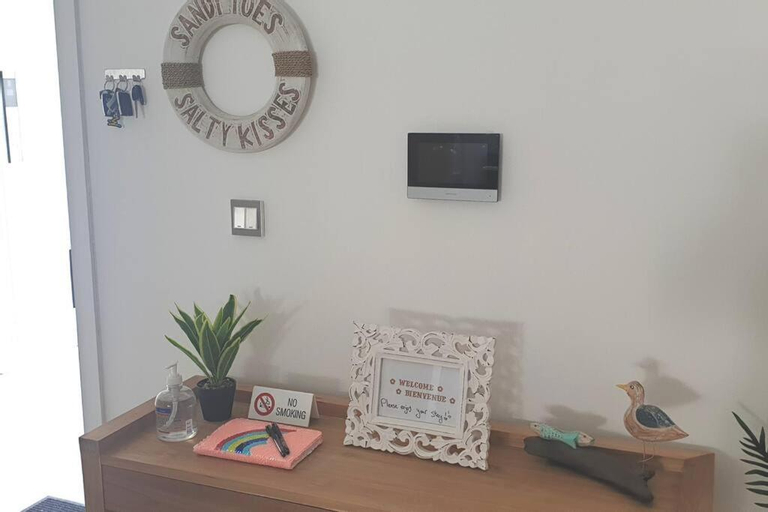 Upmarket, new, stunning 3 bedroom apartment close to the beach!