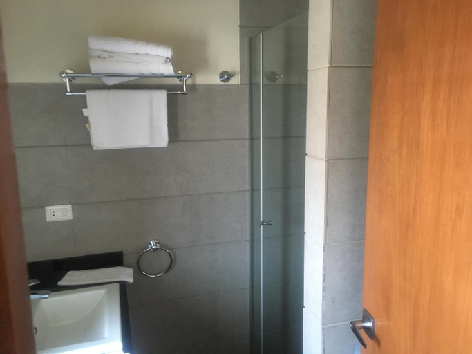 Bathroom 3, La casa de Teresita, Pedro Domingo Murillo
