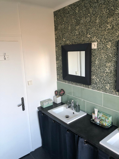 Bathroom 4, Maison du 7, Sarthe