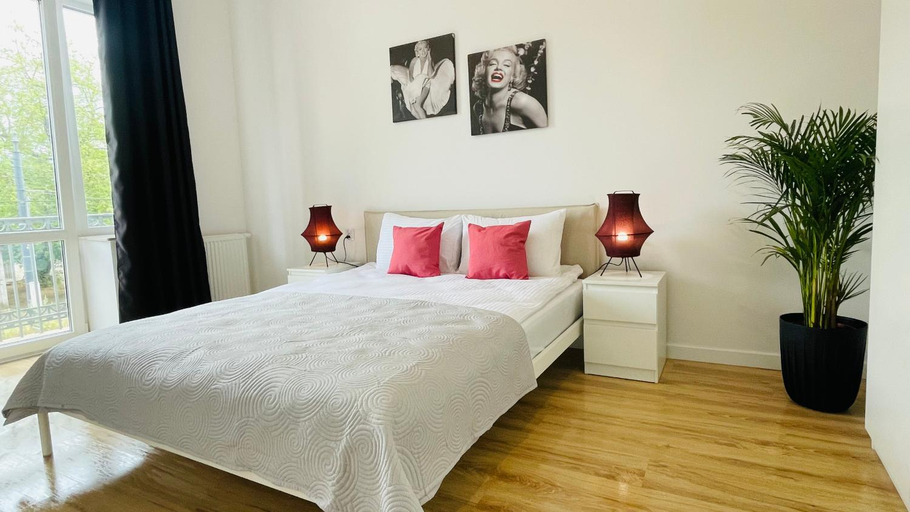 Bedroom 2, JM Millennium Kaweczynska 37, Warsaw