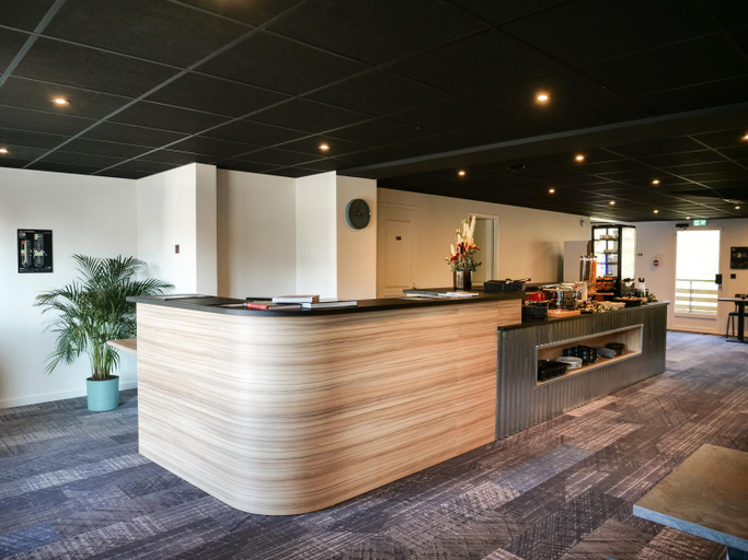 Public Area 2, Motel 991, Savoie
