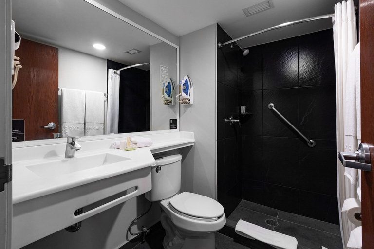 Bathroom 4, City Express Plus by Marriott Guadalajara Expo, Zapopan