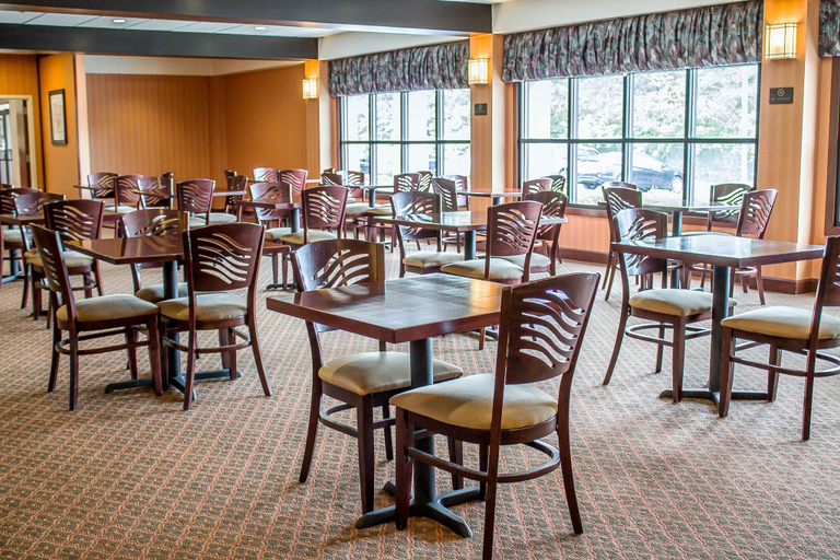 Food & Drinks 5, Howard J by Wyndham Columbus St Fairgrounds I-71, Franklin