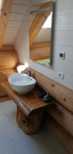 Bathroom 10