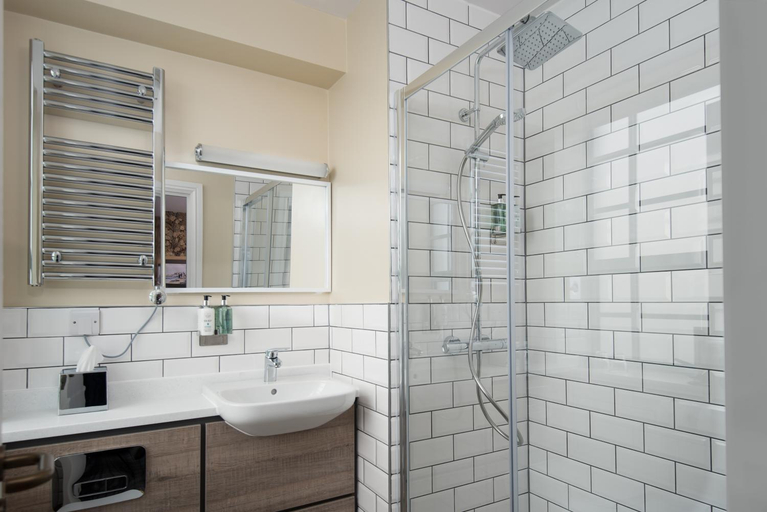 Bathroom 3, The Tynemouth Castle Inn - The Inn Collection Group, North Tyneside
