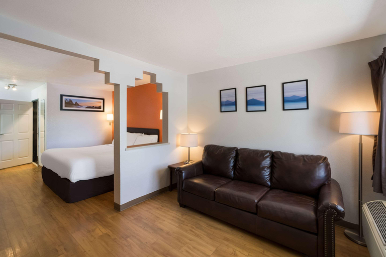 Bedroom 4, Quality Inn & Suites Junction, Kimble