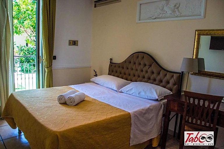 Bedroom 4, Villa Linda, Messina