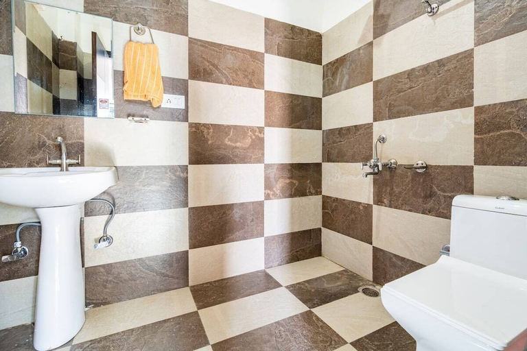 Bathroom 3, Sharry's Homestay, Kangra