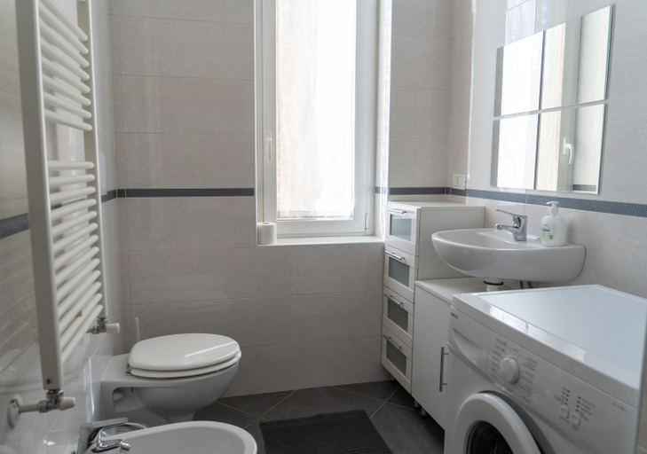 Bathroom 2, B&B Intero Appartamento Forum e Metro Milanofiori, Milano